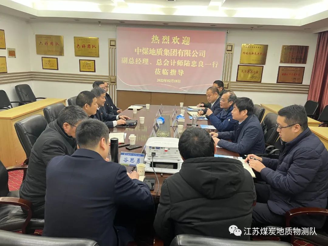 姜义仁、陆忠良到物测队交流.jpg 姜义仁、陆忠良到物测队交流.jpg