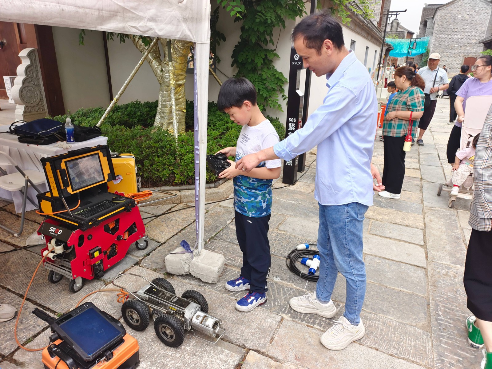 弘扬科学家精神 展地质报国风采3(1).jpg 弘扬科学家精神 展地质报国风采3(1).jpg