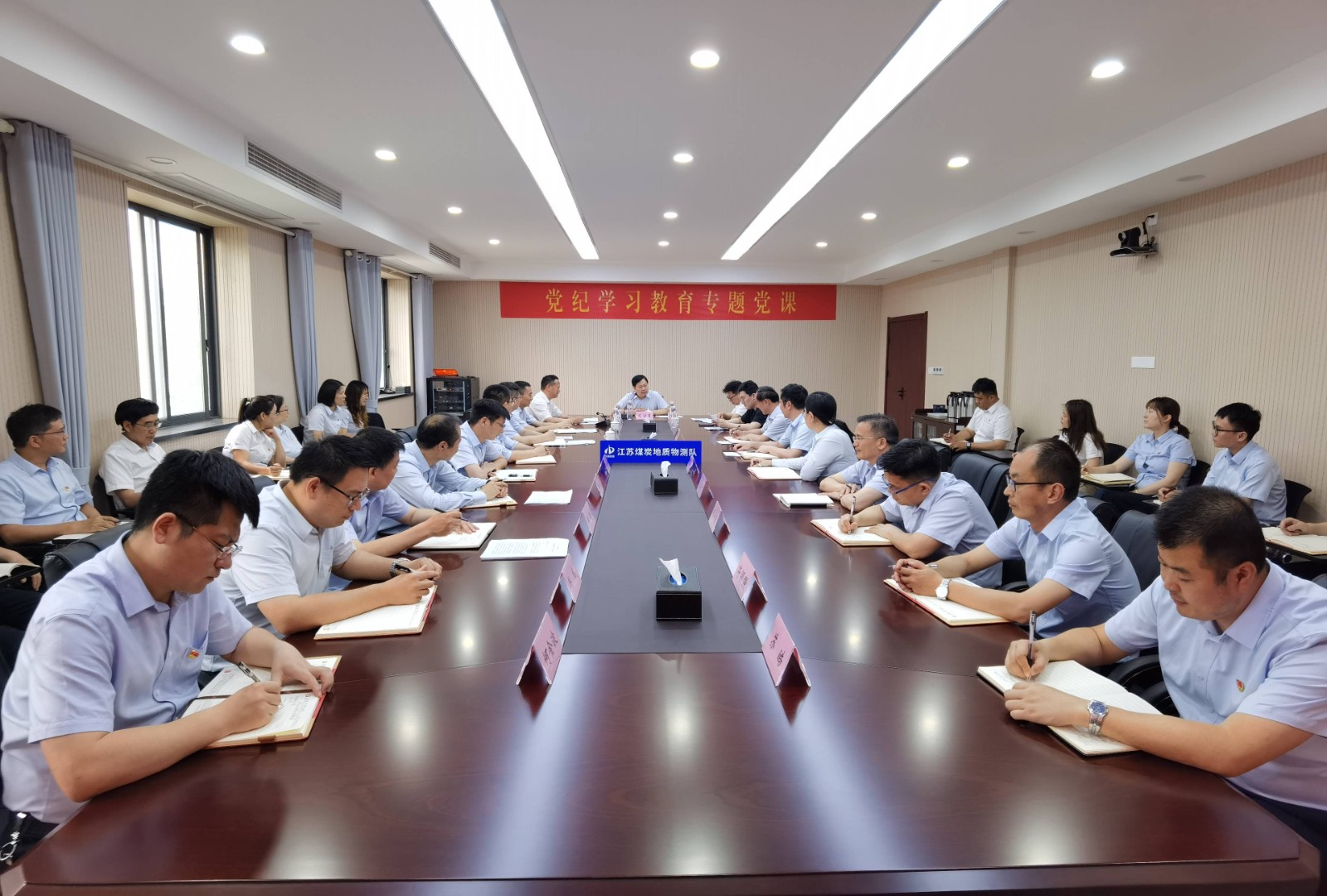 范局讲党课照片1(1).jpg 范局讲党课照片1(1).jpg