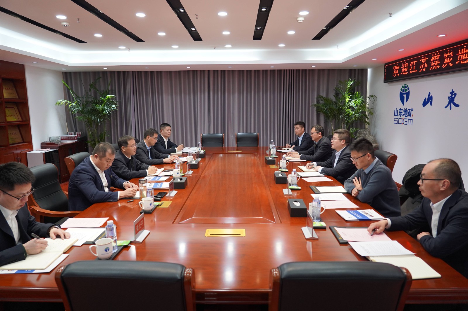 物测队赴山东省地矿局第五地质大队座谈交流1(1).jpg 物测队赴山东省地矿局第五地质大队座谈交流1(1).jpg